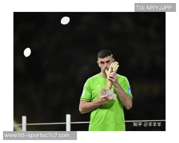 纳因戈兰直言不讳批评马丁内斯称其对足球一无所知表现糟糕